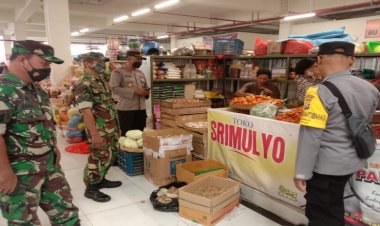 Sinergitas Polsekta Ngawi Dengan Koramil Pasca Kenaikan BBM, Pasar Jadi Titik Patroli Cipta Kondisi Kamtibmas