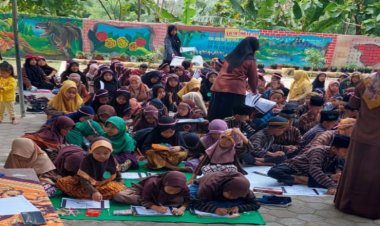 Puncak Peringatan Sumpah Pemuda MIN 4 Ngawi Gelar Baca Puisi dan Mewarnai