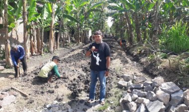 Permudah Mobilisasi Masyarakat, Pemdes Teguhan, Paron, Ngawi Bangun Jalan Baru