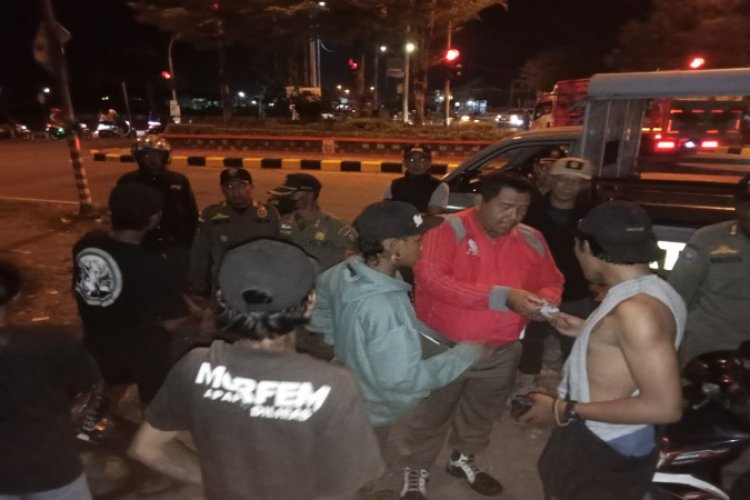 Satpol PP Ngawi Gencar Tegakkan Perda, Publik Minta Ngawi Bebas Anjal