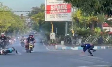 Viral! Balap Motor Liar di Ngawi Jatuh Terpental 10 Meter Namun Selamat dari Maut