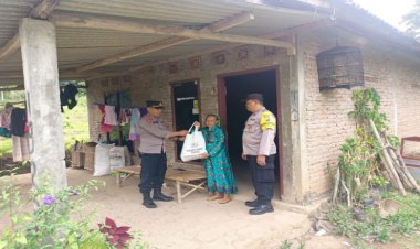 Ringankan Beban Warga, Polsek Jogorogo Bagikan Sembako