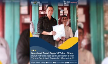 Mendiami Tanah Sejak 16 Tahun Silam, Buruh Harian Lepas Terima Sertipikat dari Menteri AHY