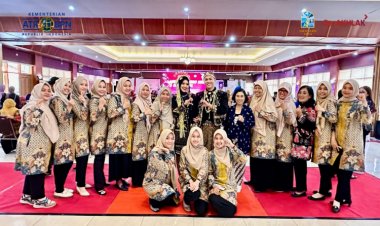 IKAWATI Kantor Pertanahan Kabupaten Ngawi Tampil Memukau di Ajang Fashion Show Busana Adat Jawa Timur
