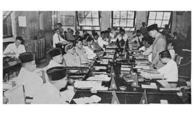 Sejarah yang Diperdebatkan